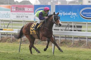 Longchamp (NZ) claims impressive Opunake Cup win. Photo Credit: Trish Dunell. 